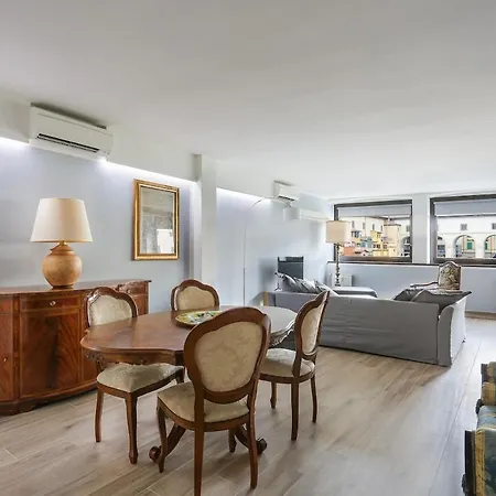 Stunning View Over Ponte Vecchio Apartment *